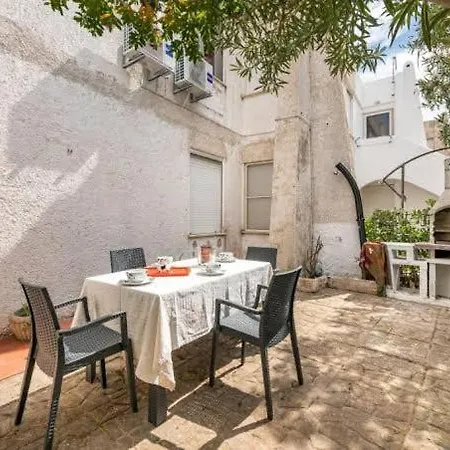 Residenz Cala Di Seta Dreizimmerwohnung Luca Mit Meerblick Fuer 5 Personen Daire Calasetta