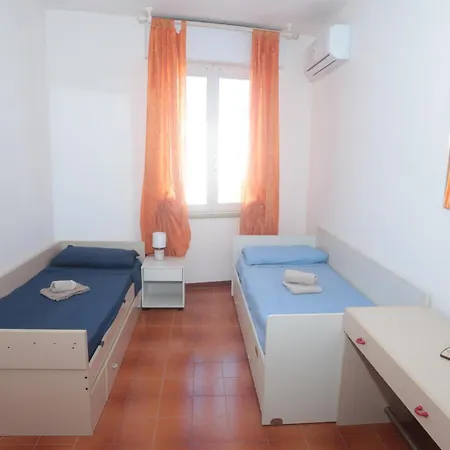 Residenz Cala Di Seta Dreizimmerwohnung Luca Mit Meerblick Fuer 5 Personen *